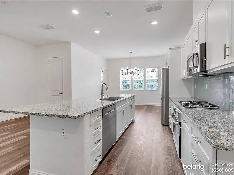 5832 Crespi Way — Photo 7