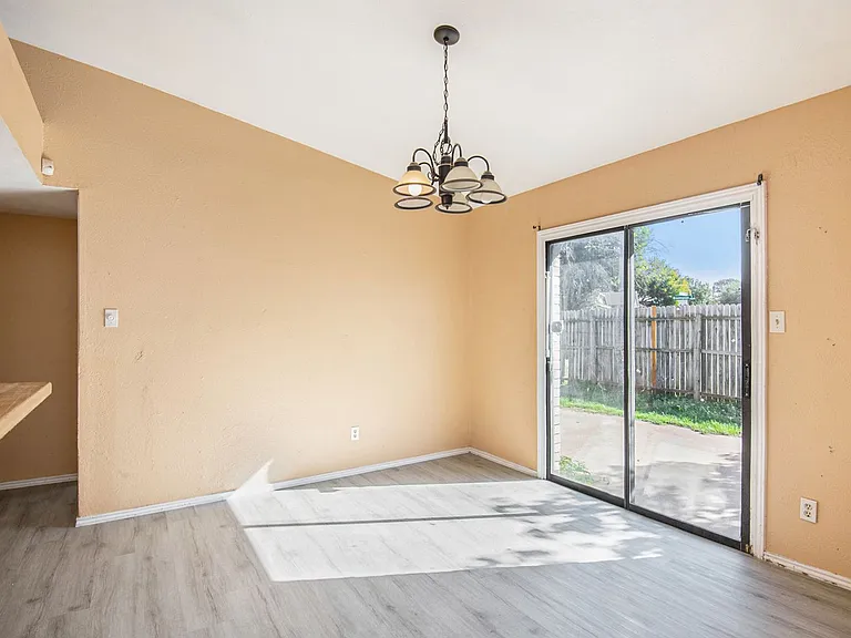 6600 Brookhaven Ct — Photo 8