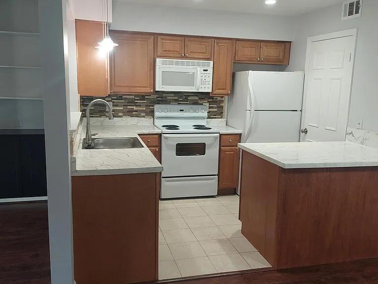 Shadyside Ln — Photo 10