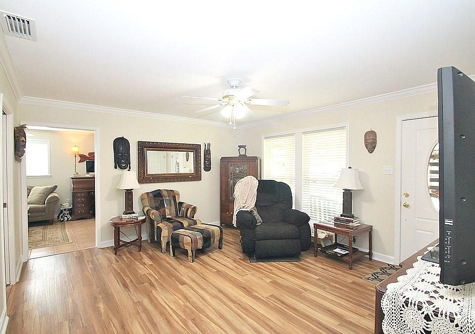 1st image of 145 Sara Ave S