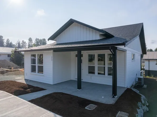 212 Oak Ln, Lake Cowichan, BC V0R 2G1