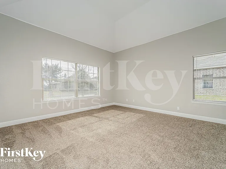 1215 Jessie Ln — Photo 8