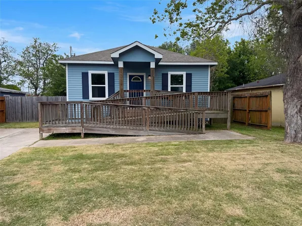 4414 Edward St, Texas City, TX 77591