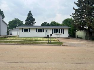 1675 Covington Dr, Oshkosh, WI 54904