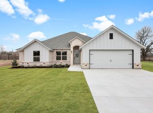 610 Walking Horse Dr, Stephenville, TX 76401