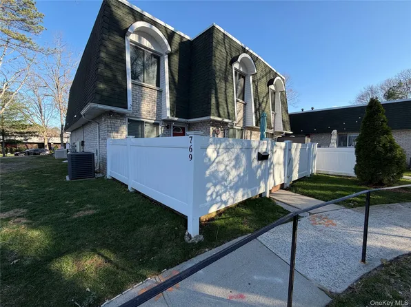 769 Blue Ridge Drive, Medford, NY 11763