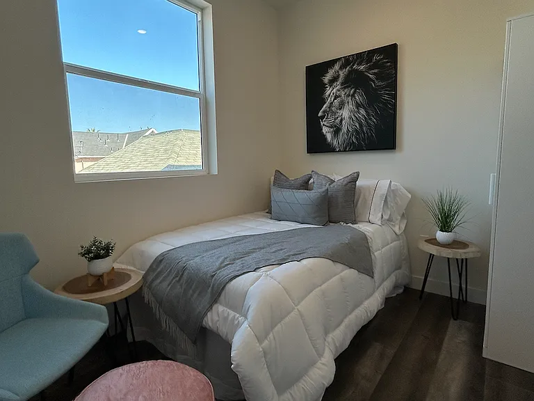 1012 E 25th St #204 — Photo 1