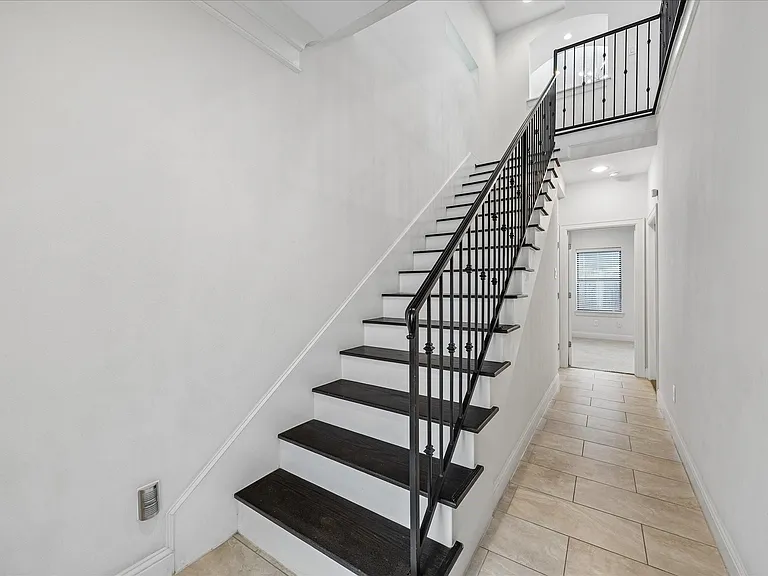 734 W 20th St #A — Photo 22