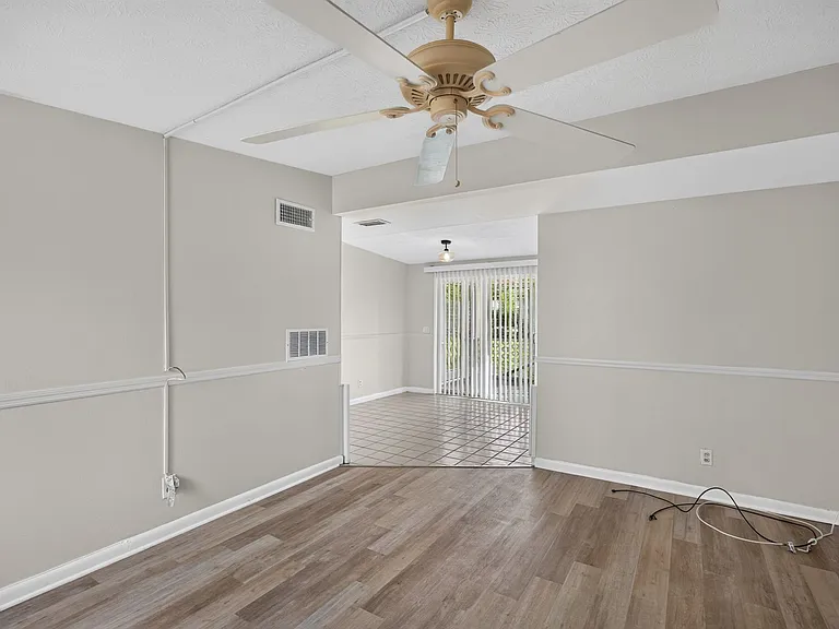 87 Saratoga Cir S — Photo 2
