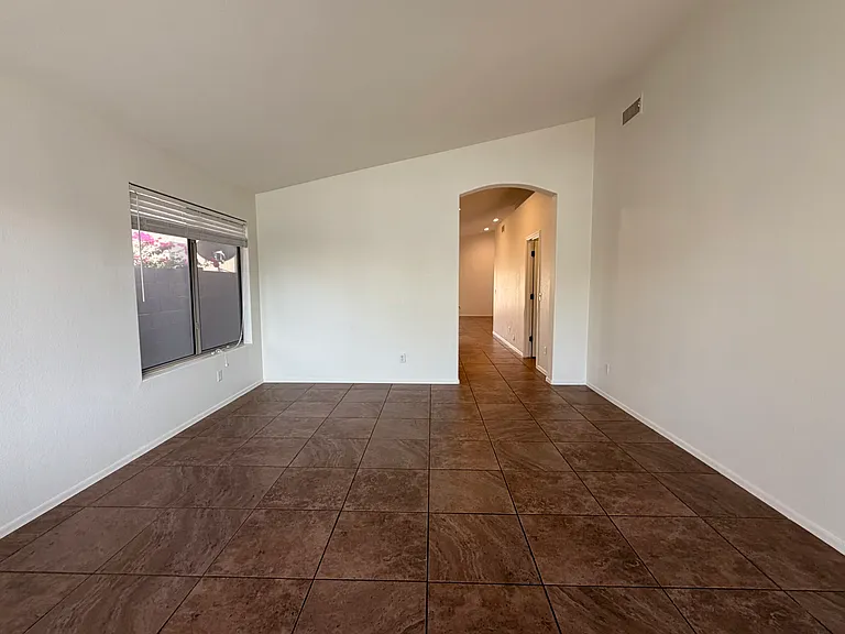 4657 E Matt Dillon Trl — Photo 2
