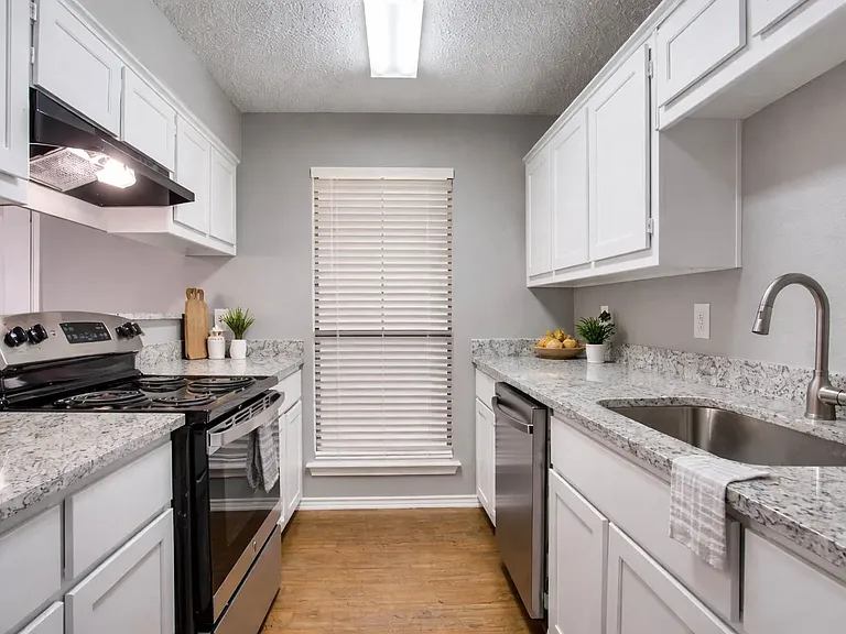 1005 N Austin St #3 — Photo 1