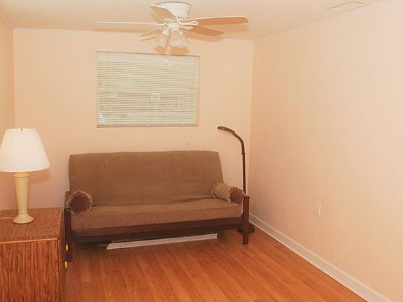 4th image of 635 1st Ave N