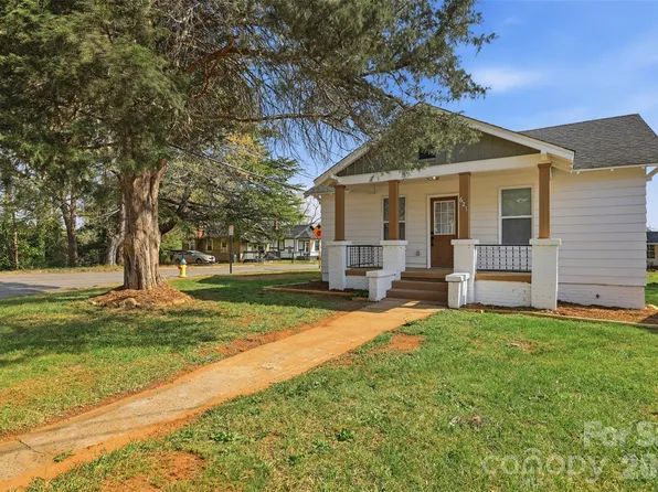 621 E A St, Newton, NC 28658