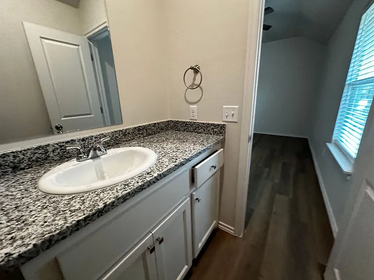 3715 Franks Way — Photo 8