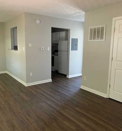5th image of 39 Pine Dr APT 4