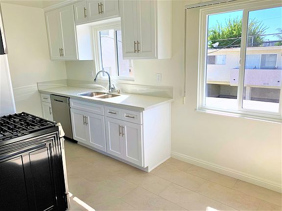 4th image of 1643 Colby Ave APT 8