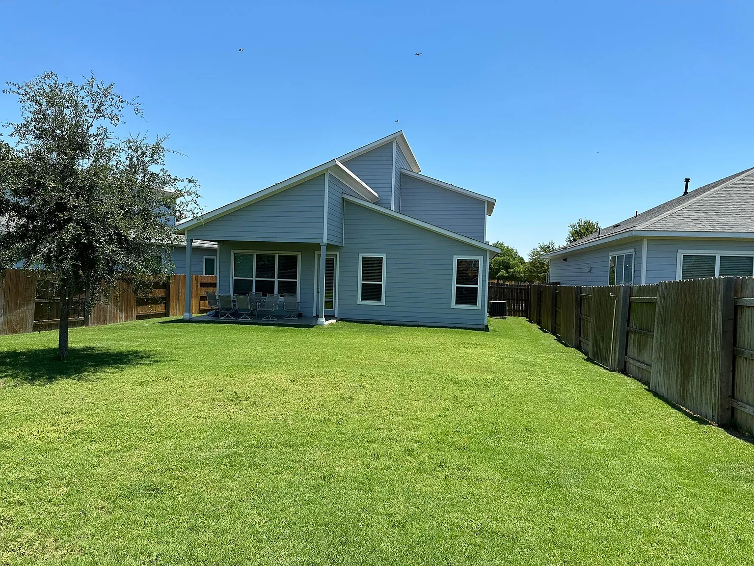 3 bed, 2.5 bath, 2077 sqft, $2,700 — Photo 3