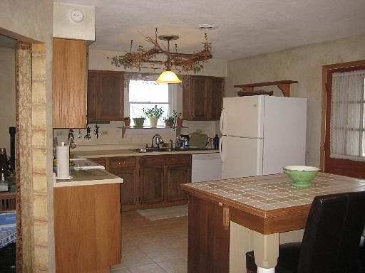 3rd image of 1514 N Kankakee St