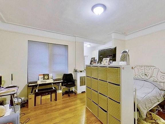 5th image of 2350 Broadway #431