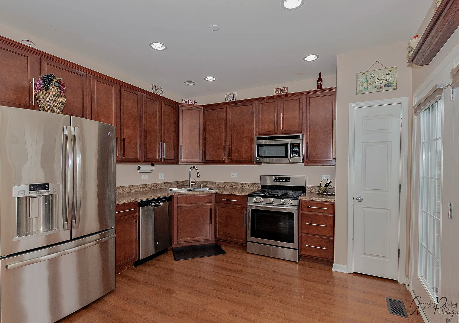 3 bed, 2.5 bath, 1690 sqft, $2,700 — Photo 4