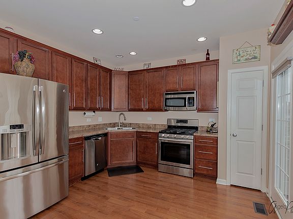 4th image of 9870 Williams Dr