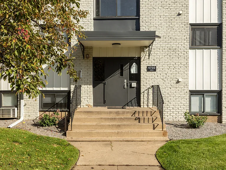 4750 Central Ave NE #30 — Photo 32