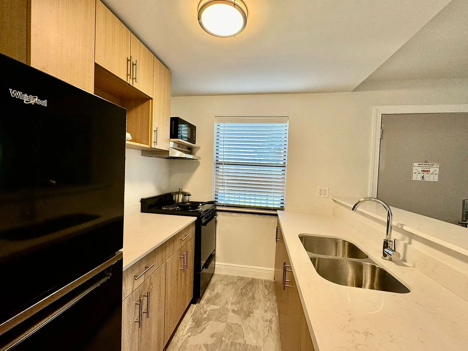 1 bed, 1.0 bath, $3,629 — Photo 2