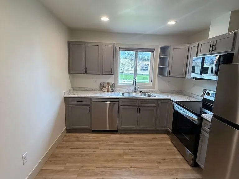 218 W Nevada St — Photo 4