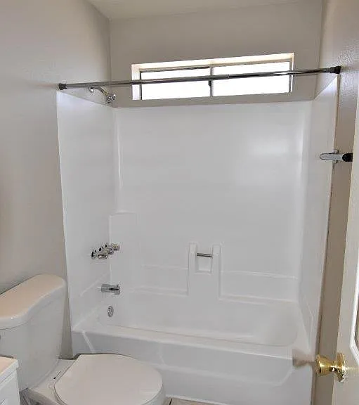 2426 E Waltann Ln — Photo 6