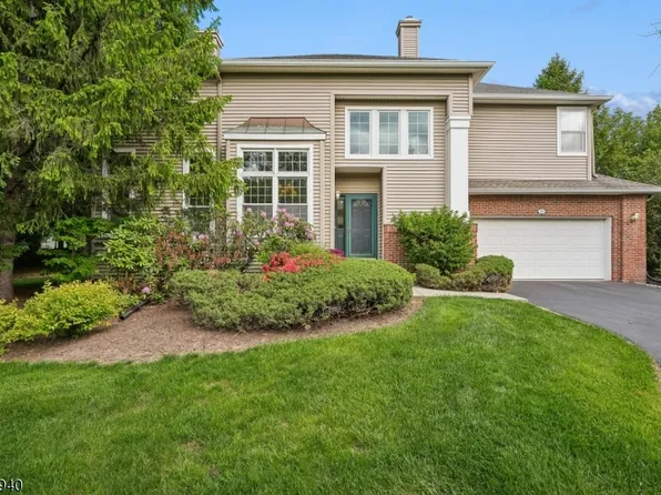 32 Kent Dr, Roseland Boro, NJ 07068