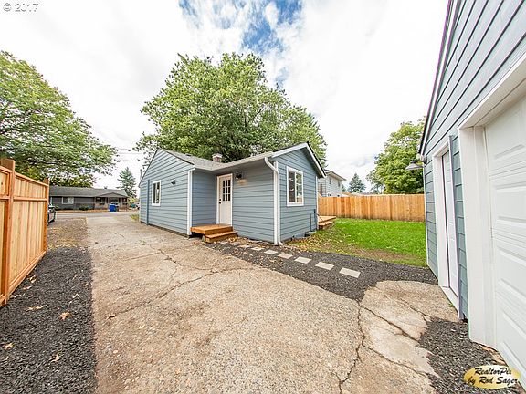 4th image of 3614 E McLoughlin Blvd