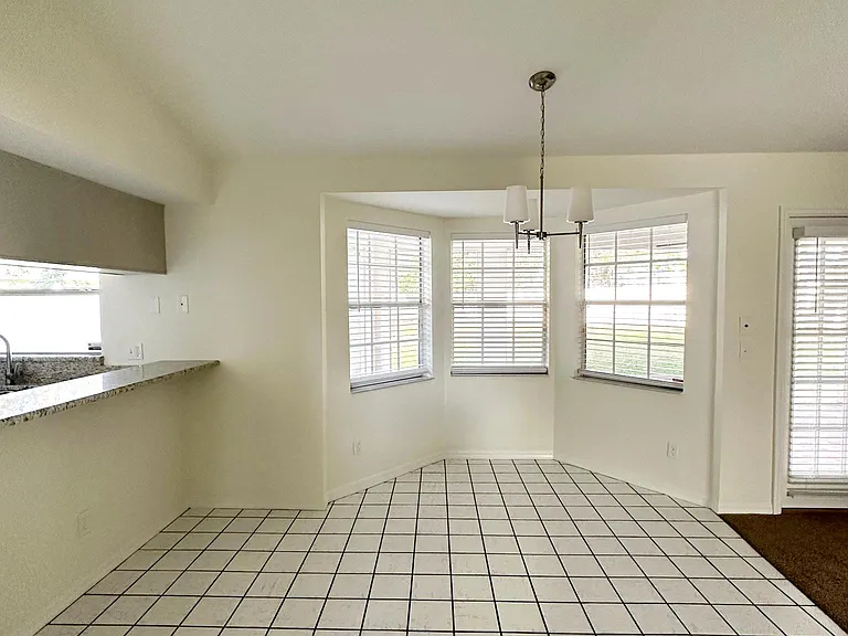 2018 Heatheroak Dr — Photo 4