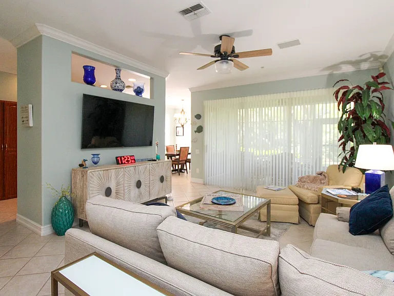 817 Carrick Bend Cir #101 — Photo 23