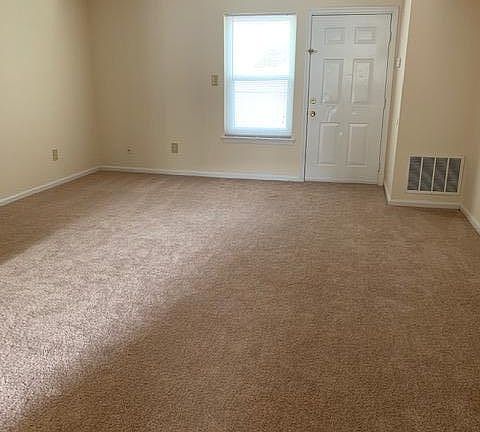 3rd image of 37 Tree Dr