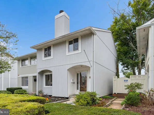18527 Eagles Roost Dr, Germantown, MD 20874