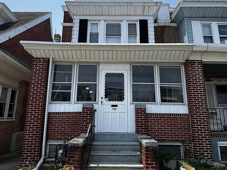 930 McDowell Ave — Photo 1