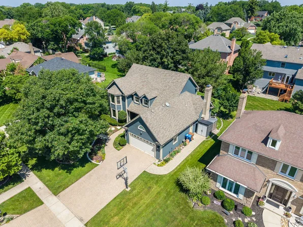 21W728 McCarron Rd, Glen Ellyn, IL 60137