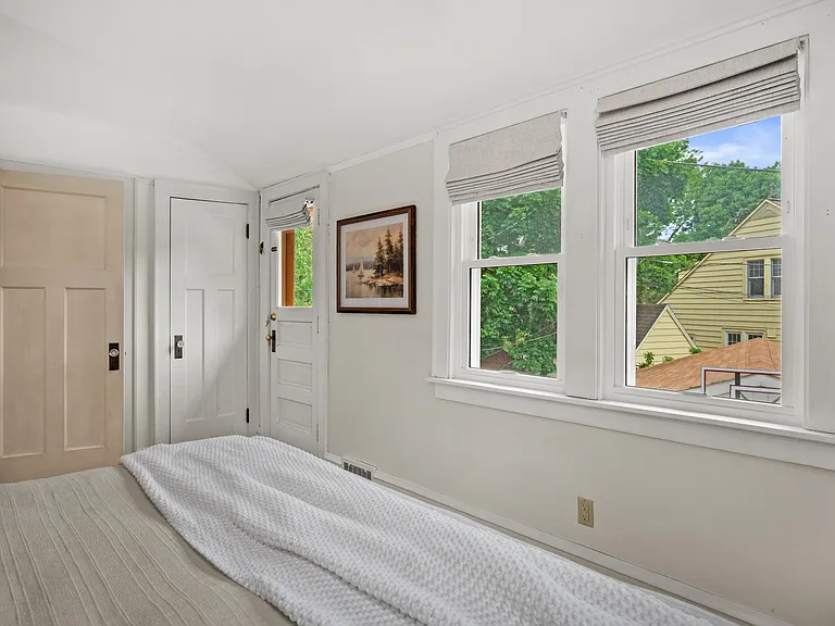 1512 E Olive St — Photo 17