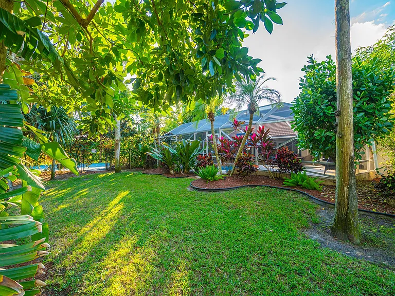 1350 Longlea Ter — Photo 61