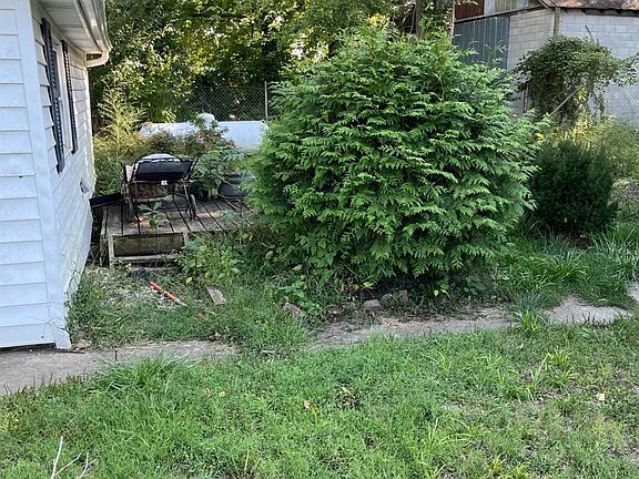 3rd image of 431 Kenwood Ave