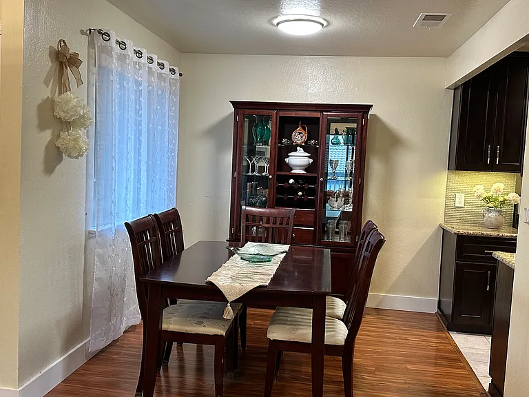 1375 Hull Ln — Photo 4
