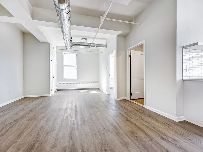 Welcome to Luckey Platt, where modern design meets comfort. Enjoy spacious layouts with plenty of natural light and contemporary finishes. Elevate your living experience todayschedule a tour and see your new home!