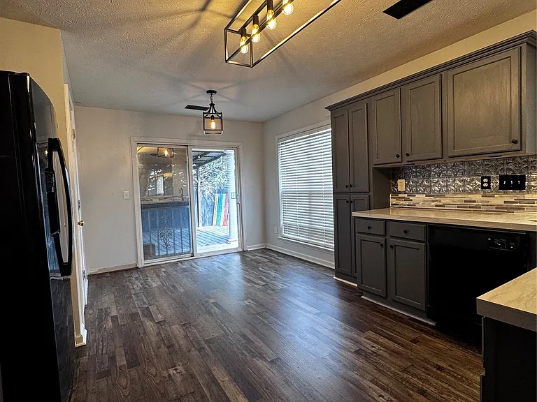 1801 Young Pointe Blvd — Photo 5
