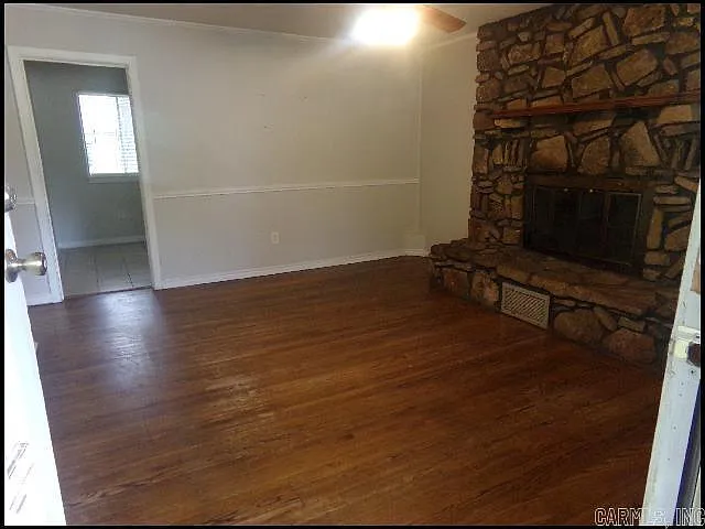 3 bed, 1.5 bath, 1200 sqft, $1,225 — Photo 2