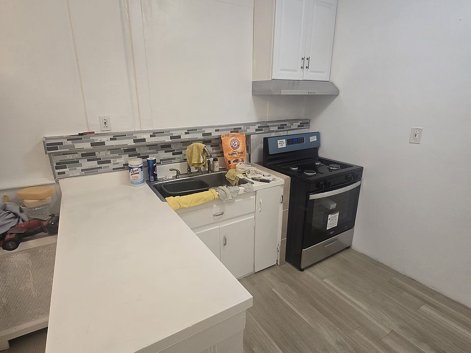 1st image of 133 N Macquesten Pkwy #1