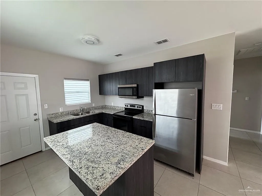 2 bed, 2.0 bath, 1000 sqft, $1,050 — Photo 4