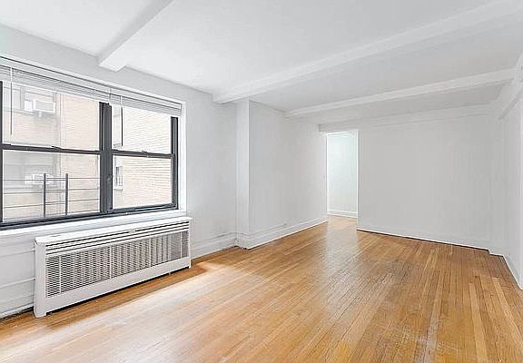3rd image of 117 E 77th St APT 8C