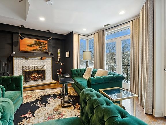 4th image of 3930 N Southport Ave #Penthouse 4n