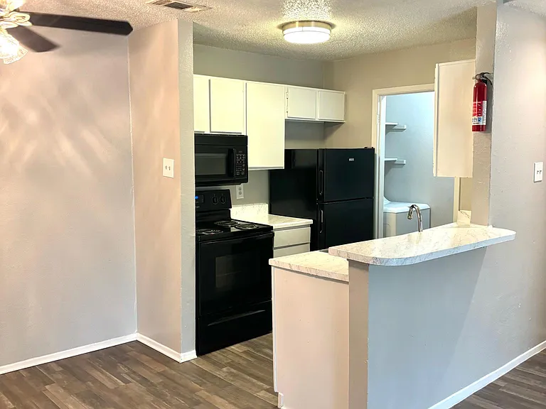 Oak Meadow Apartments — Photo 55