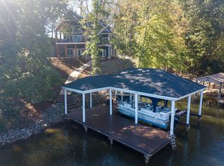 570 Windtree Dr, Huddleston, VA 24121